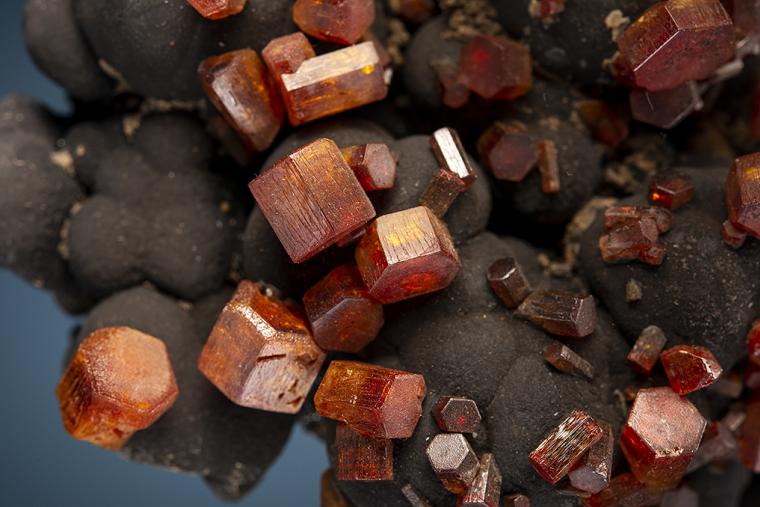 VANADINITE on PSILOMELANE